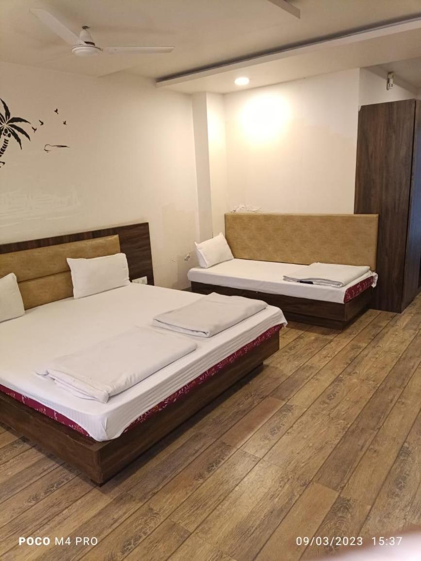Hotel Shri Vardhan ウッジャイン エクステリア 写真