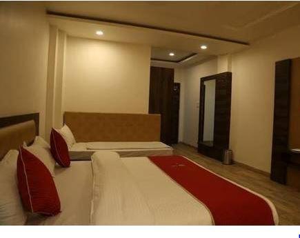 Hotel Shri Vardhan ウッジャイン エクステリア 写真