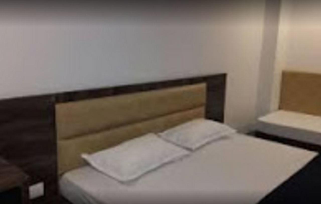 Hotel Shri Vardhan ウッジャイン エクステリア 写真