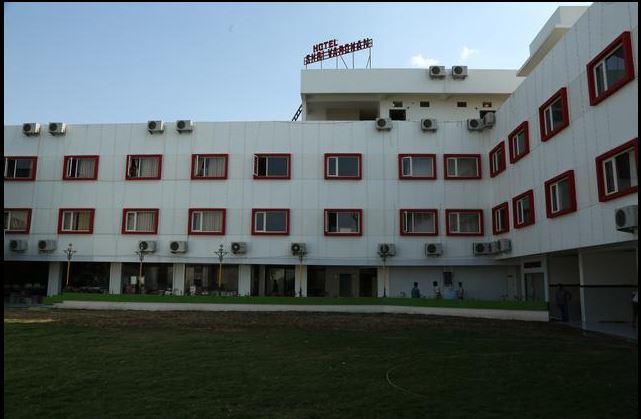 Hotel Shri Vardhan ウッジャイン エクステリア 写真